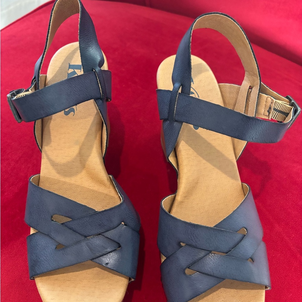 Kork-Ease Blue Sandals with Cross-Strap Design